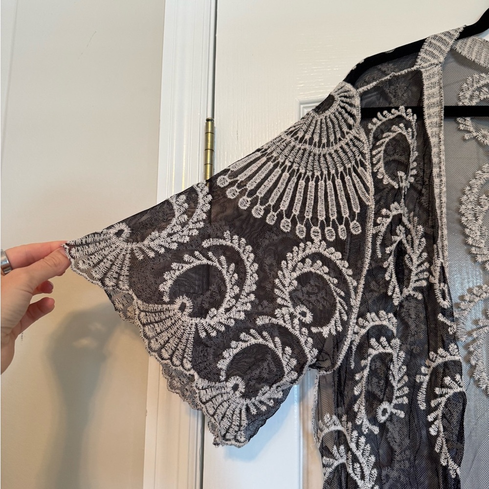 Black & White Embroidered Sheer Maxi Kimono Duster - Picture 5 of 7